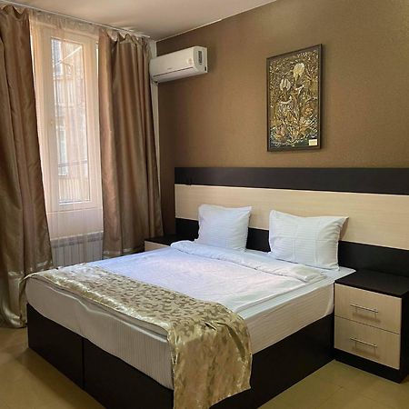 Premium Hotel Erivan Exterior foto
