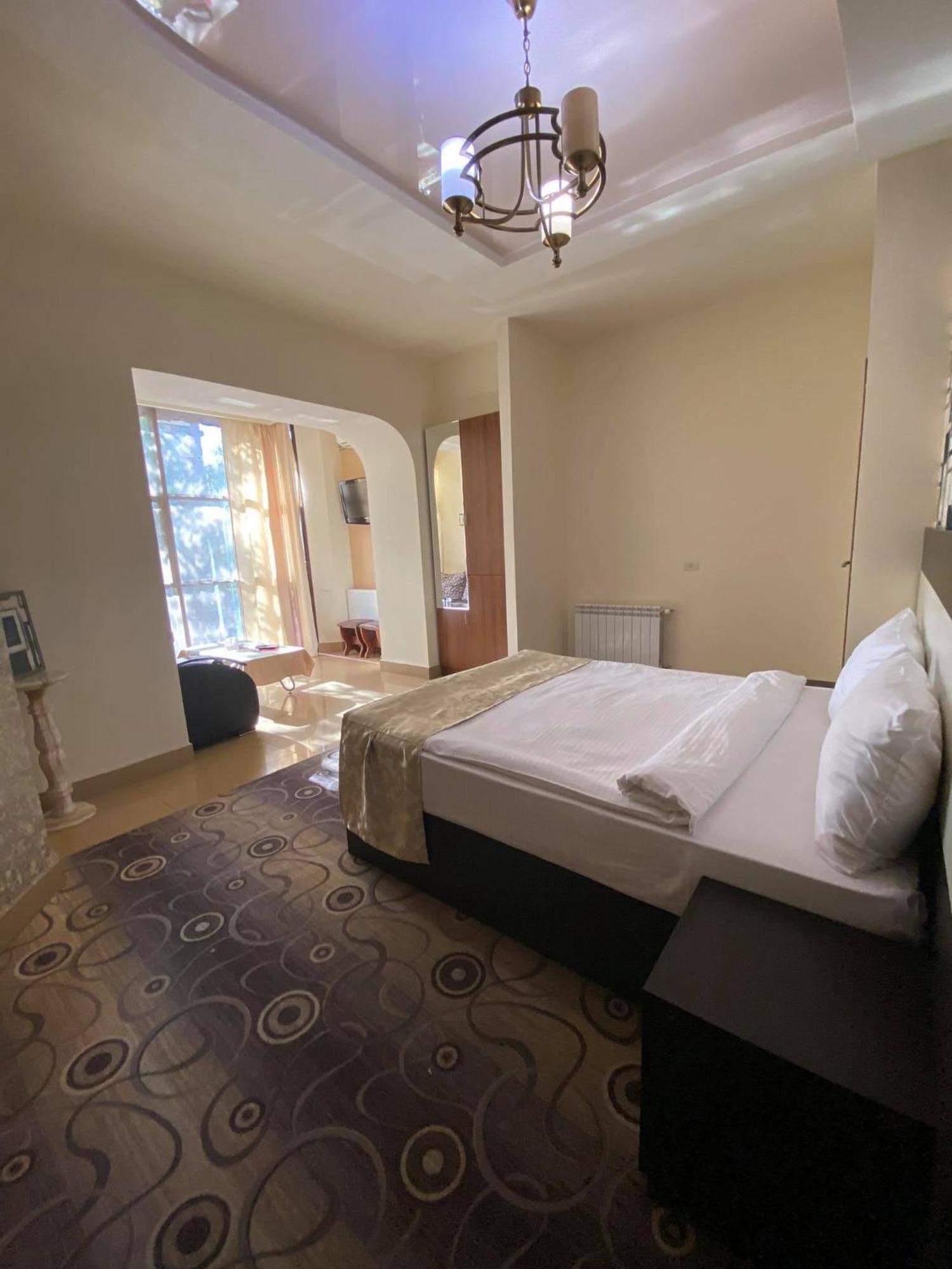 Premium Hotel Erivan Exterior foto